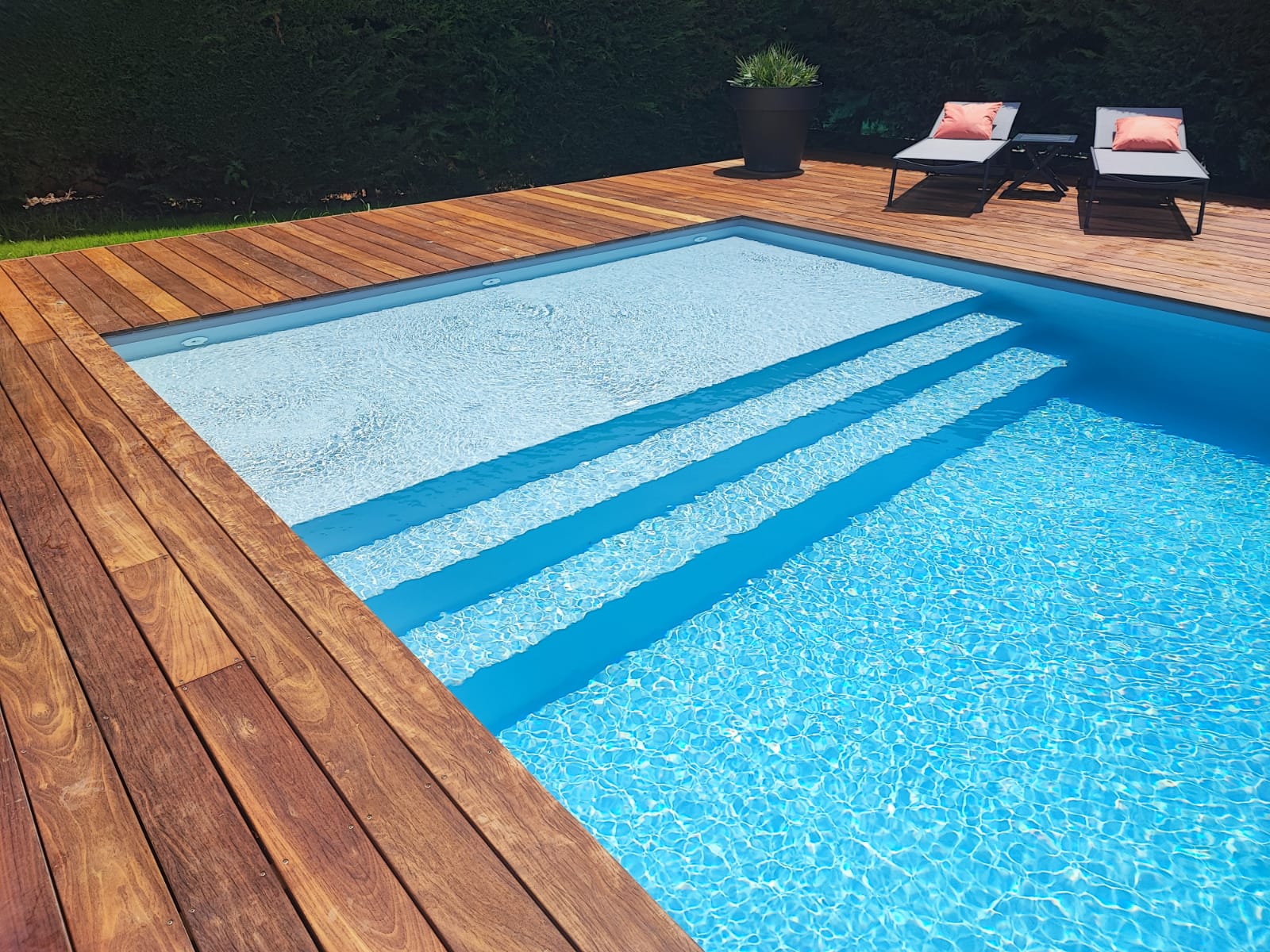 Quels sont les avantages et les inconvénients d’une piscine en aluminium ?